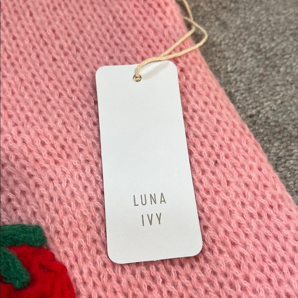 NWT Luna Ivy Chunky Strawberry Knit Cardigan Sweater Pink Size Small - Picture 7 of 7